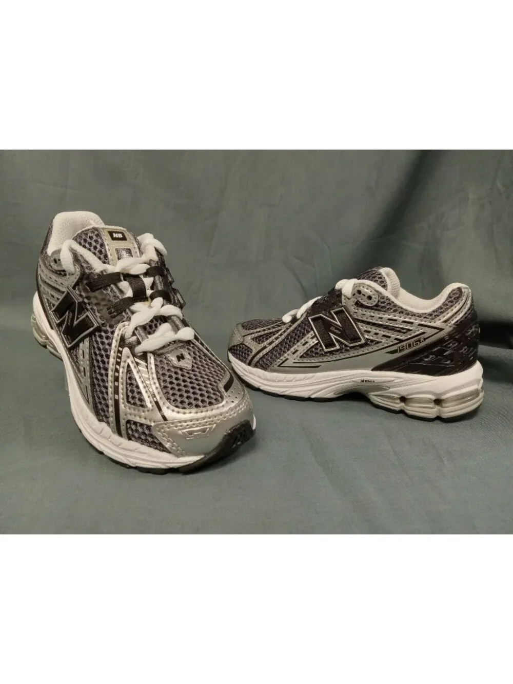 New Balance 1906 Sneakers PC1906CG Silver Metallic/Black Kids Size 3 NEW NO BOX
